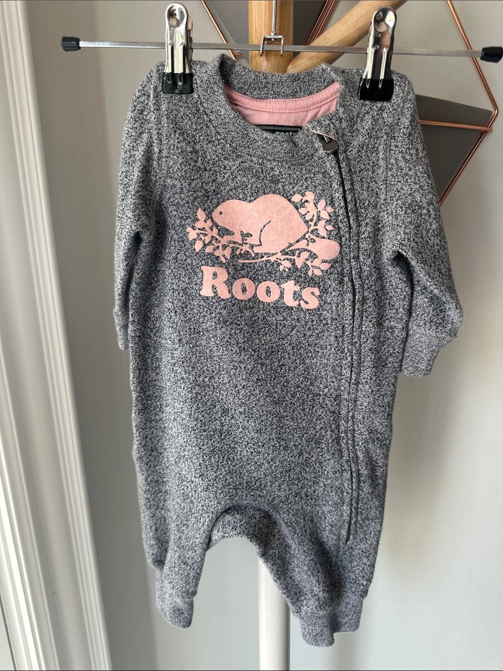 ROOTS Gray & Pink Infant Baby Girl Footed One-Piece Onesie Grey Cute XS 0-3M